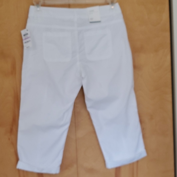 Style & Co White Capri pants Size 6P - Picture 3 of 5